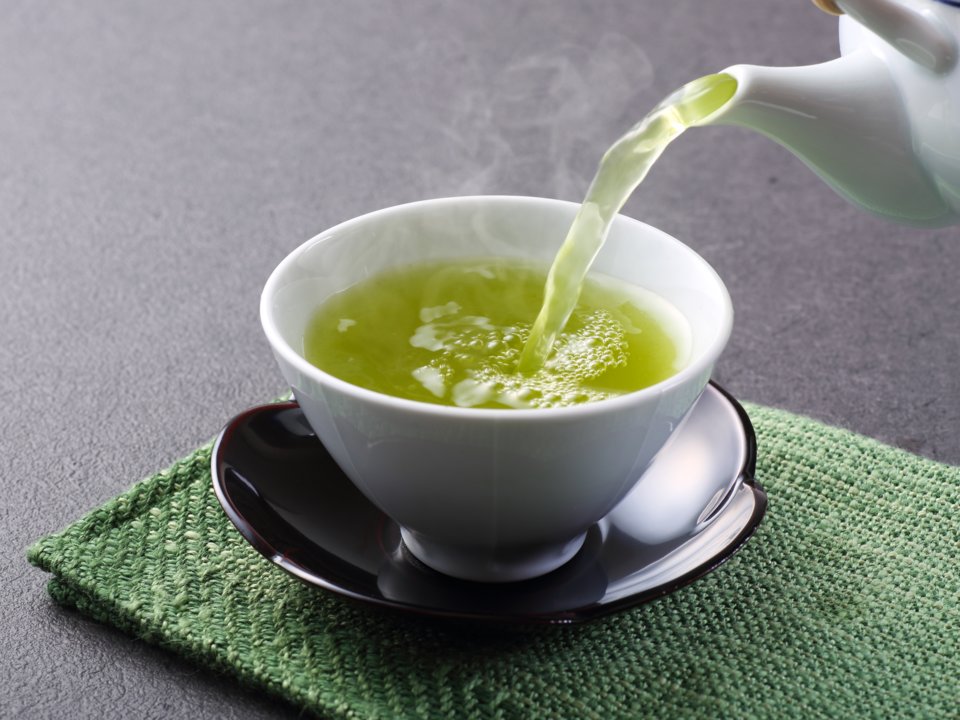 A zöld tea csak kis, statisztikailag nemjelentős testsúlycsökkenést okozhat. Shutterstock / taa22